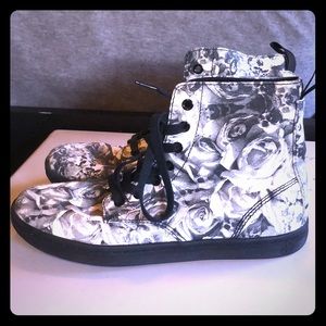 LIKE NEW  Dr. Martens High Tops Size 9